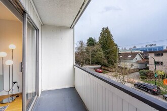 2225 W 8th Ave in Vancouver, BC - Building Photo - Building Photo