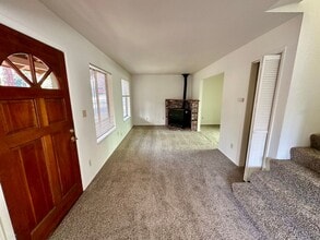 526 Ivy St in Grass Valley, CA - Foto de edificio - Building Photo