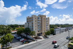 2900 NW 7th St in Miami, FL - Foto de edificio - Building Photo