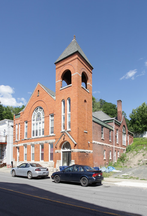 37 S Main St in Castleton, NY - Building Photo