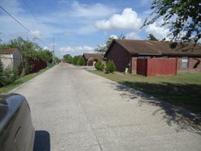 Misty Hollow Apartments in Brownsville, TX - Building Photo - Building Photo