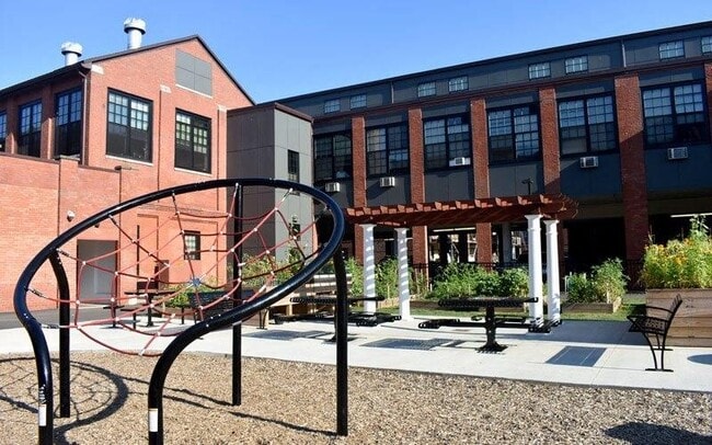 140 Russ St in Hartford, CT - Building Photo - Building Photo