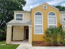 2400 Summerfield Pl in Kissimmee, FL - Building Photo