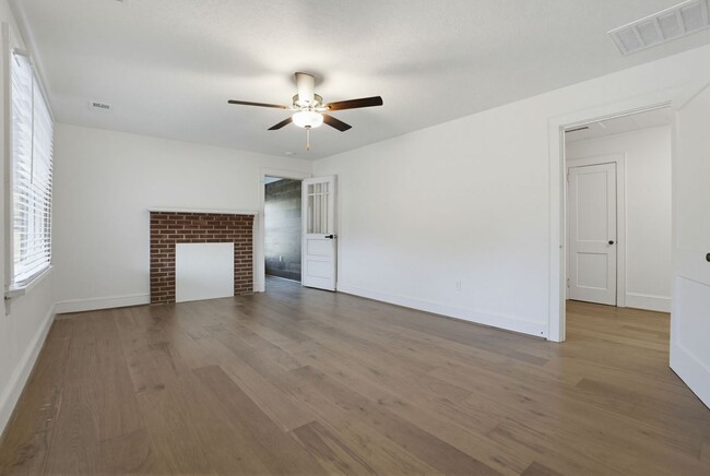 302 College St in Central, SC - Building Photo - Building Photo