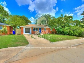819 Oliver St in Norman, OK - Foto de edificio - Building Photo