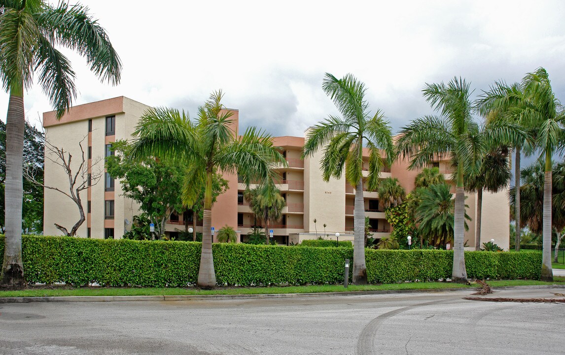 8740 NW 40 St in Coral Springs, FL - Foto de edificio