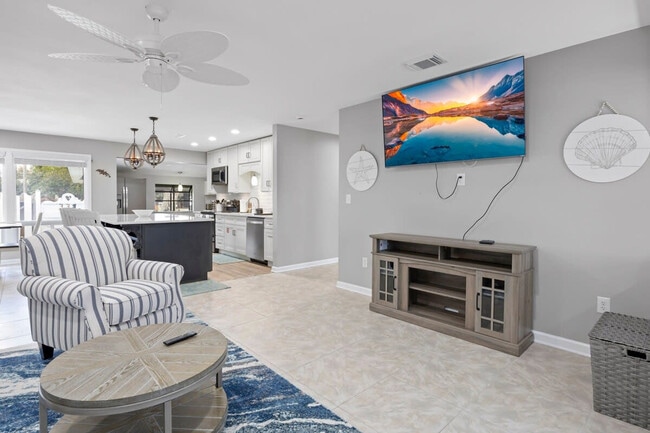 925 Trinidad Rd in Cocoa Beach, FL - Building Photo - Building Photo