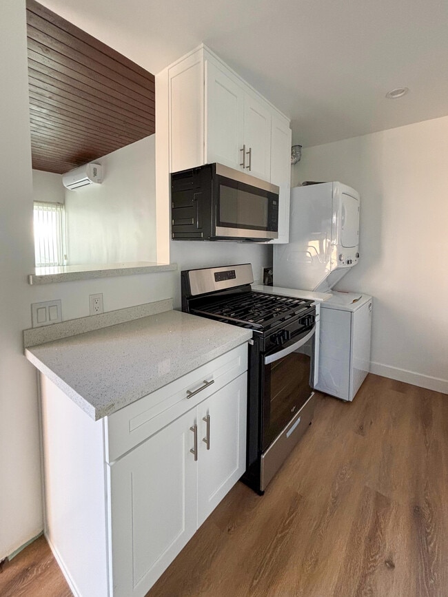 Newly Remodeled 2-Bedroom Apartment in Red...