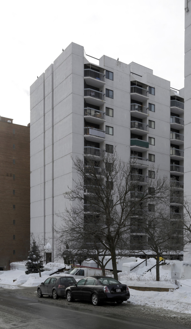 Place Simpson in Montréal, QC - Building Photo - Primary Photo