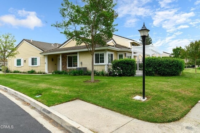 1125 Stoneybrook Ln in Westlake Village, CA - Foto de edificio - Building Photo