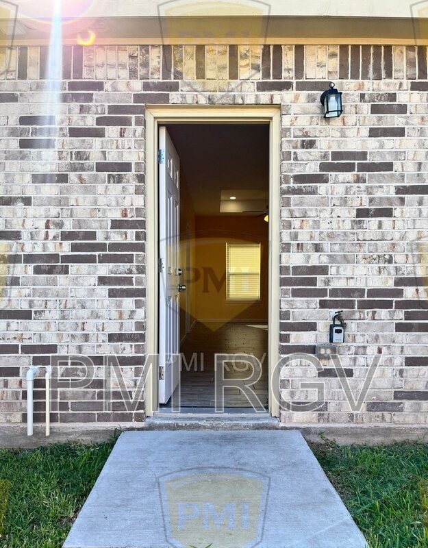 1101 W Kohala Ave in Alton, TX - Building Photo - Building Photo