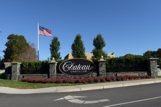 Chateau Chatillon in Cranston, RI - Foto de edificio - Building Photo