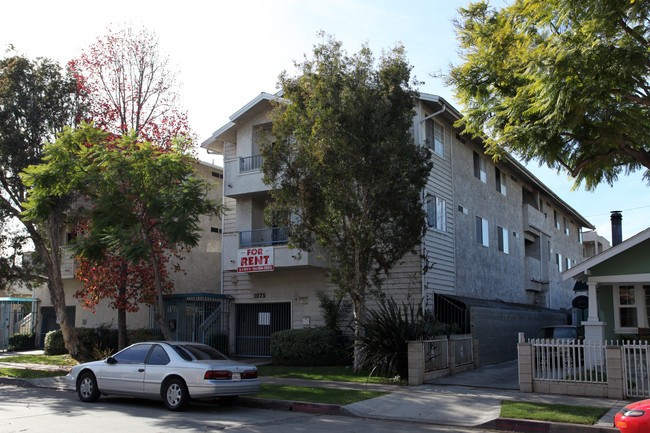 1071-1075 Junipero Ave in Long Beach, CA - Foto de edificio - Building Photo