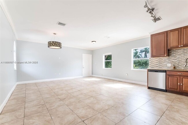 1695 SW 11th St in Miami, FL - Building Photo - Building Photo