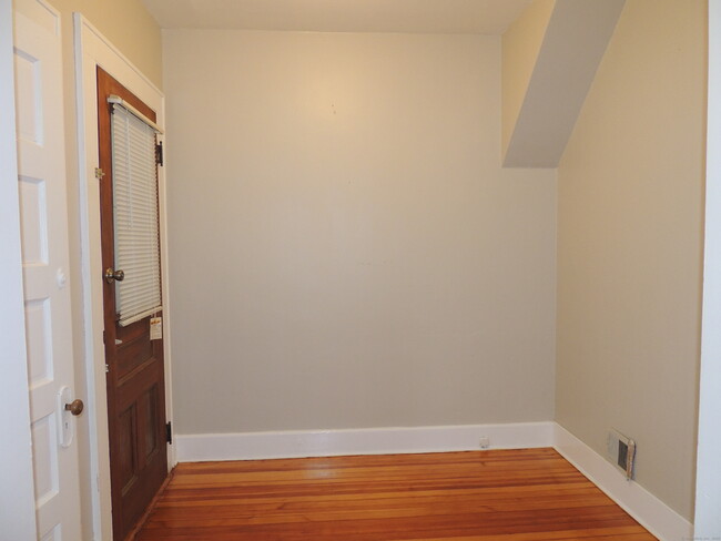 188 Pacific St in Bridgeport, CT - Foto de edificio - Building Photo