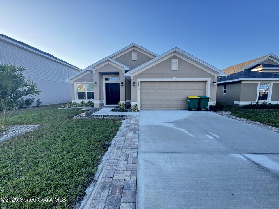 1232 Tupelo Cir in Cocoa, FL - Building Photo