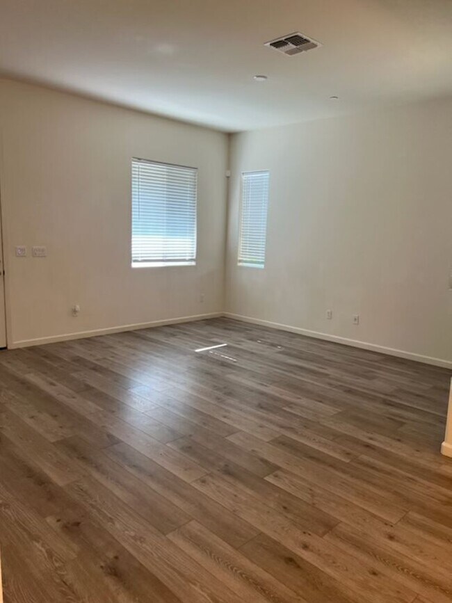 111 Alboran Sea Cir in Sacramento, CA - Building Photo - Building Photo