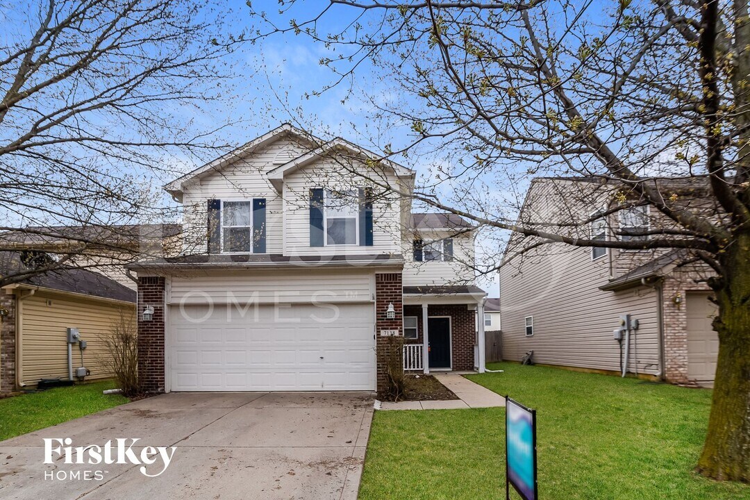7138 Parklake Pl in Indianapolis, IN - Building Photo