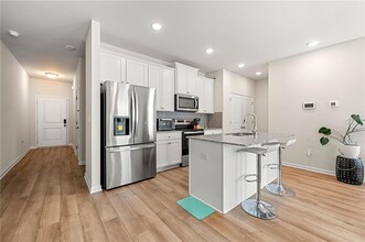 6372 Rosetta Dr in Atlanta, GA - Building Photo - Building Photo