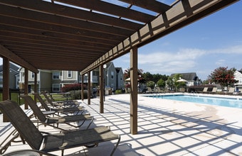 Hawthorne at the Pines in Aberdeen, NC - Foto de edificio - Building Photo