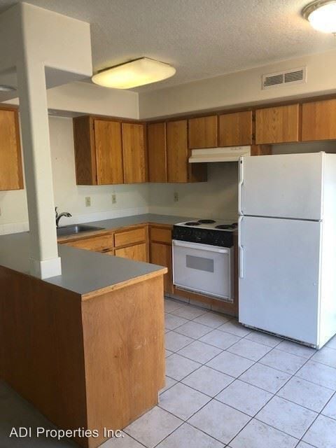 4225 SE Oak St in Hillsboro, OR - Building Photo - Building Photo