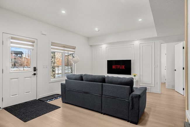 142 Canoe Crescent SW