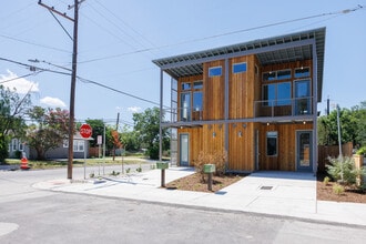 626 Delaware St in San Antonio, TX - Foto de edificio - Building Photo