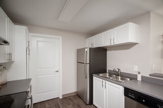 Stonesthrow Apartments in Tualatin, OR - Foto de edificio - Building Photo