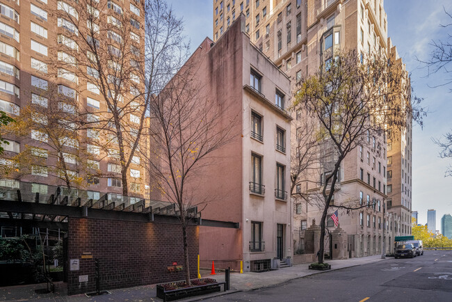 431 E 52nd St in New York, NY - Building Photo - Building Photo