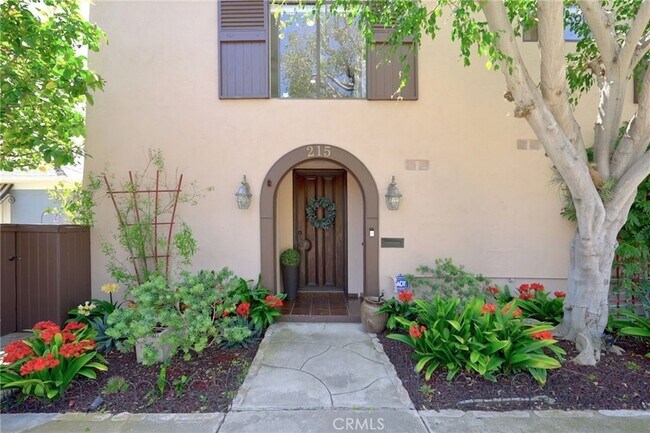 215 Monterey Dr in Laguna Beach, CA - Building Photo - Building Photo