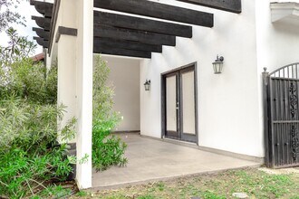 10620 Porfirio Dr in Laredo, TX - Building Photo - Building Photo