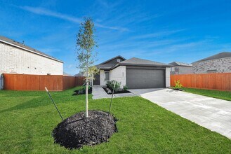 1031 Garnet Rain Dr in Beasley, TX - Foto de edificio - Building Photo