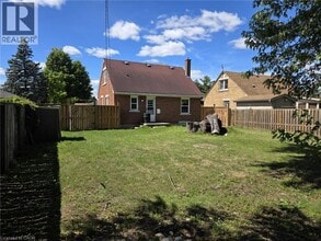 1673 Fairview Rd in Cambridge, ON - Building Photo - Building Photo