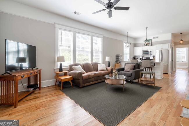 property at 826 Ponce De Leon Pl NE