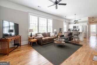 828 Ponce De Leon Pl NE in Atlanta, GA - Foto de edificio - Building Photo