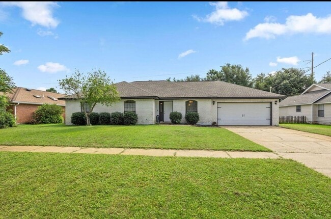 2240 Prytania Cir in Navarre, FL - Building Photo - Building Photo