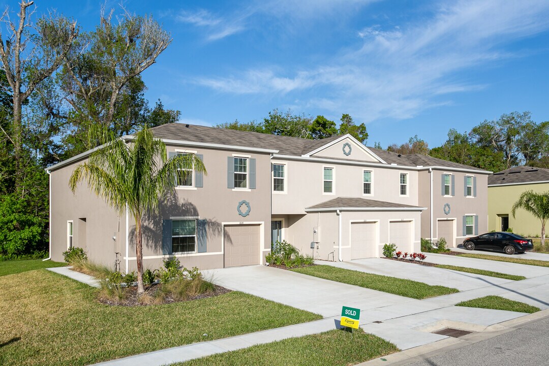 Mirage Homes in Holly Hill, FL - Foto de edificio