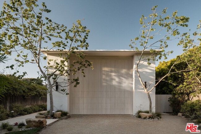 23515 Malibu Colony Rd in Malibu, CA - Building Photo - Building Photo