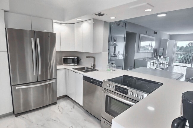 3050 N Palm Aire Dr, Unit 6 in Pompano Beach, FL - Building Photo - Building Photo