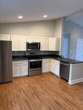 1107 E 105th St in Indianapolis, IN - Foto de edificio - Building Photo