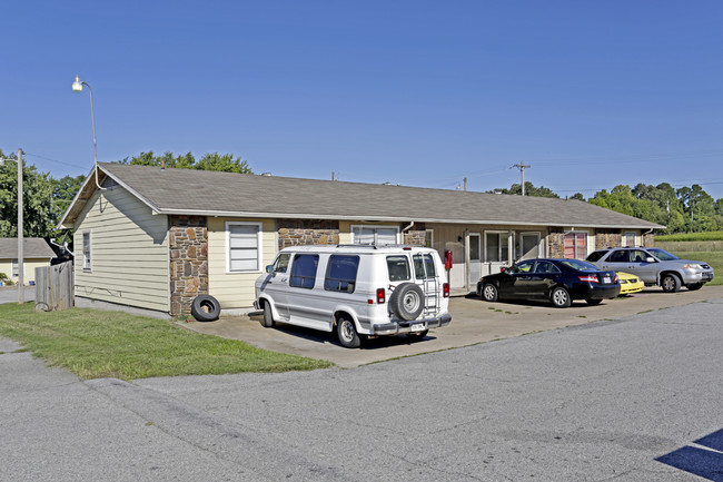 2331 W Deane St in Fayetteville, AR - Foto de edificio - Building Photo