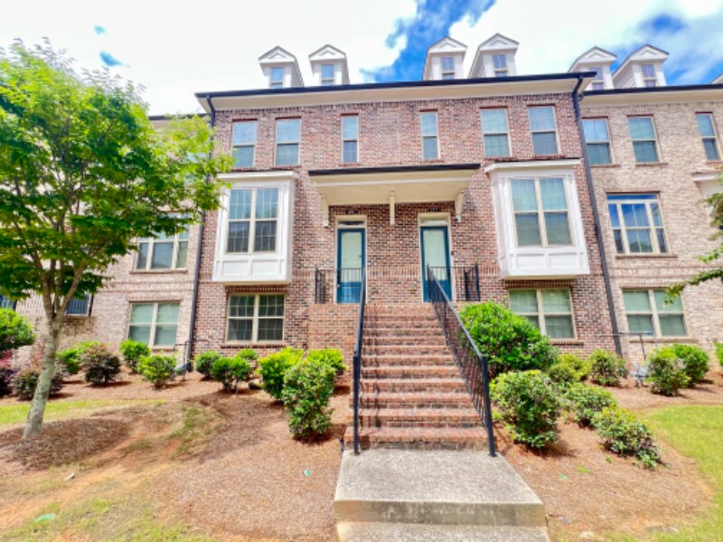 221 Bedford Aly in Johns Creek, GA - Building Photo