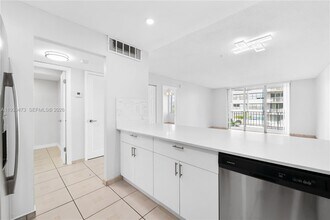 16710 NE 9th Ave in North Miami Beach, FL - Foto de edificio - Building Photo