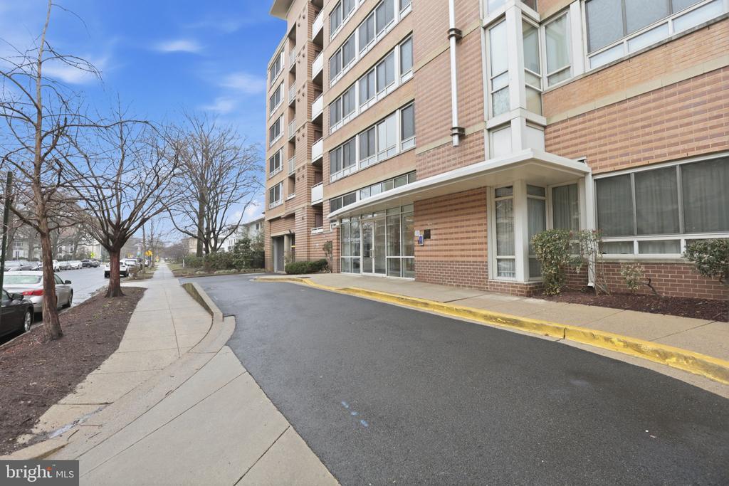 350 G St SW in Washington, DC - Building Photo