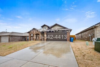 5907 NW Hancock St in Bentonville, AR - Building Photo - Building Photo