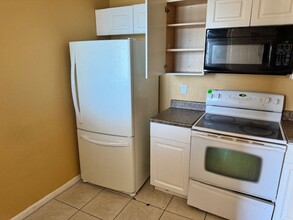 1161 Golden Lakes Blvd in Royal Palm Beach, FL - Foto de edificio - Building Photo