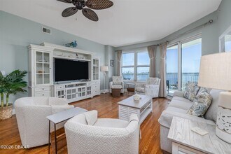 2801 S Ridgewood Ave in South Daytona, FL - Building Photo - Building Photo