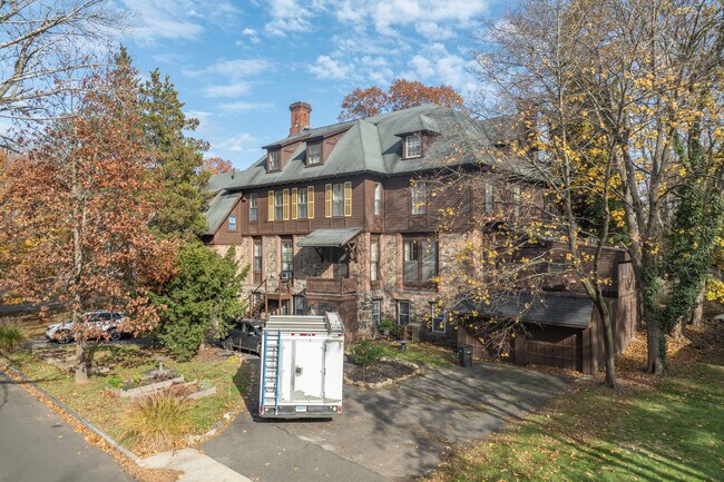 49 Edgewood Way - NO AVAILABILITIES! in New Haven, CT - Building Photo - Primary Photo