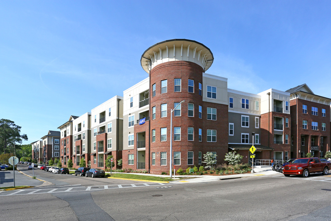 Quantum on West Call in Tallahassee, FL - Foto de edificio