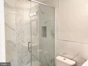 2425 Frankford Ave in Philadelphia, PA - Building Photo - Building Photo